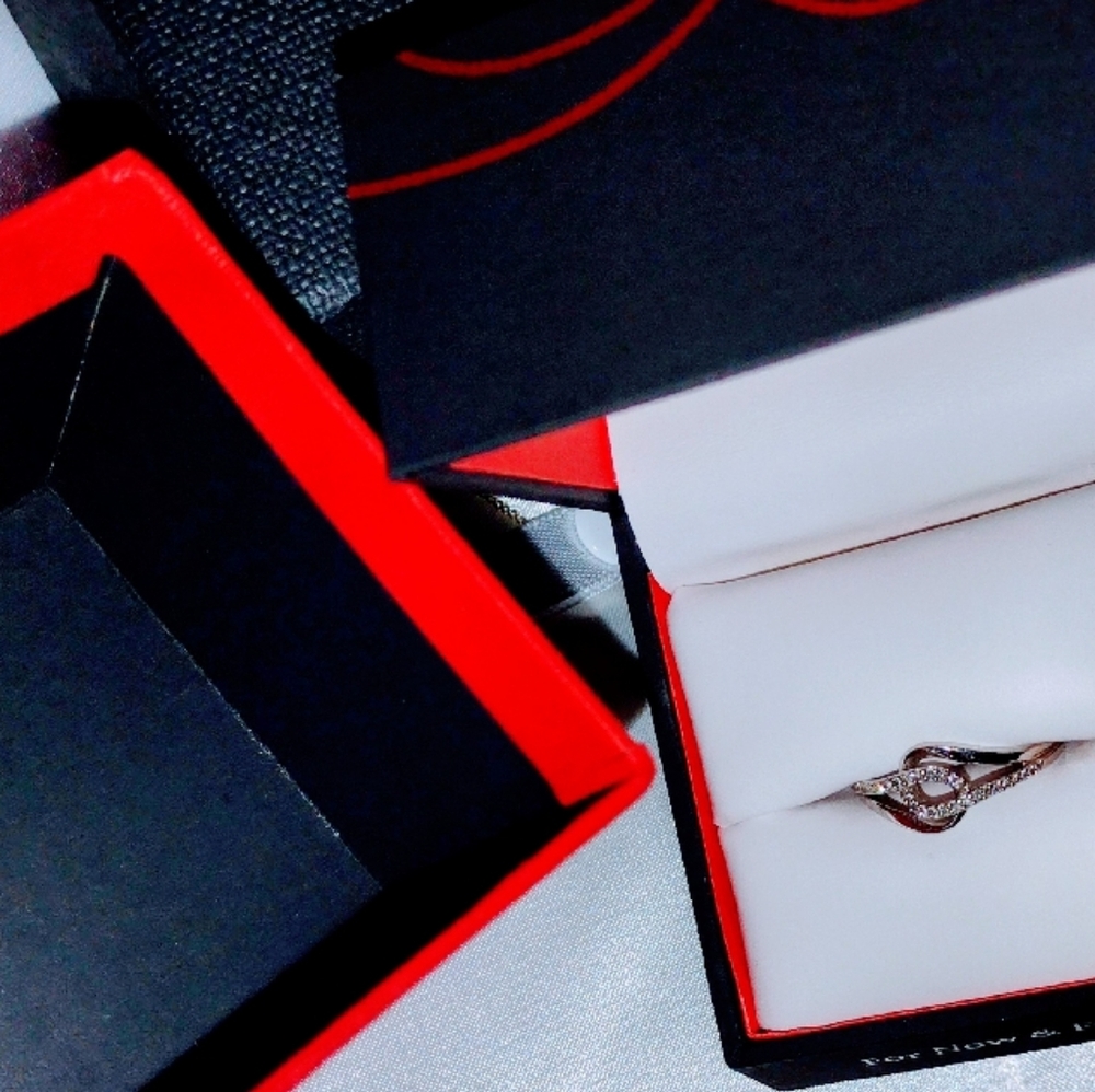 Gorgeous ring, perfect for engagement, birthday, mother's day, Christmas gift.